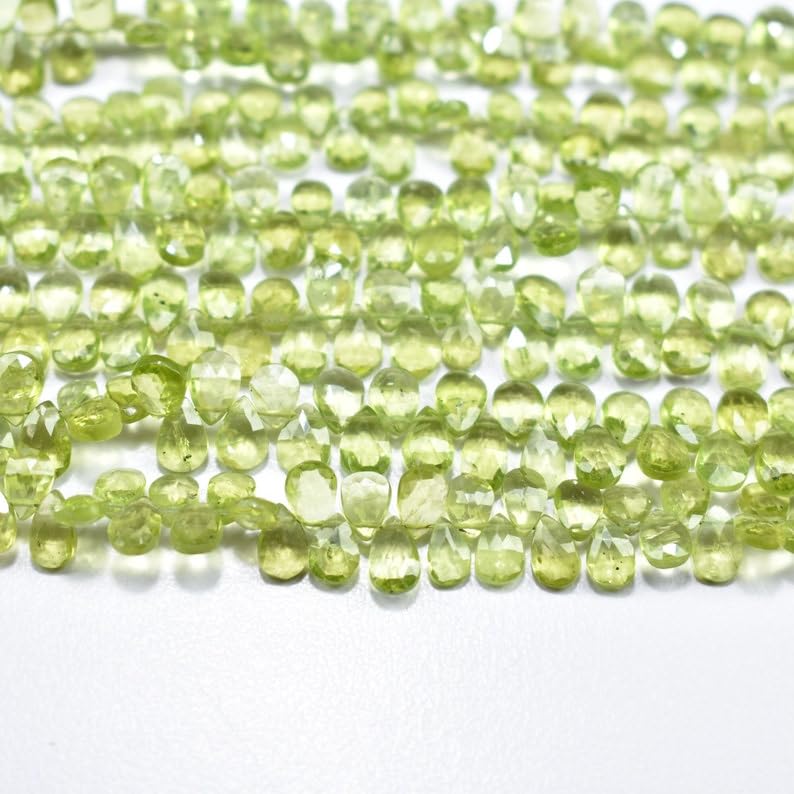 Perles péridot naturelles facettées en goutte pour créer des bijoux haut de gamme uniques