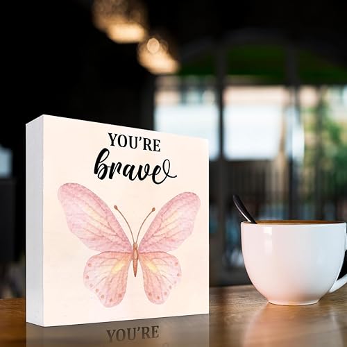 Miniatura 3 de Letrero de madera con texto en inglés "You're Brave Girl Positive Affirmations", decoración de escritorio con diseño de mariposa rosa acuarela,