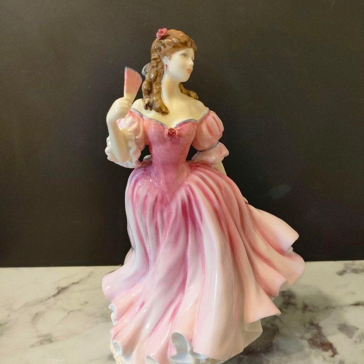 フィギュリンオブザイヤー★ロイヤルドルトン ローレン 1999年 置物人形 陶器 Amazon.co.jp: 1999年フィギュリンオブザイヤー ロイヤルドルトン