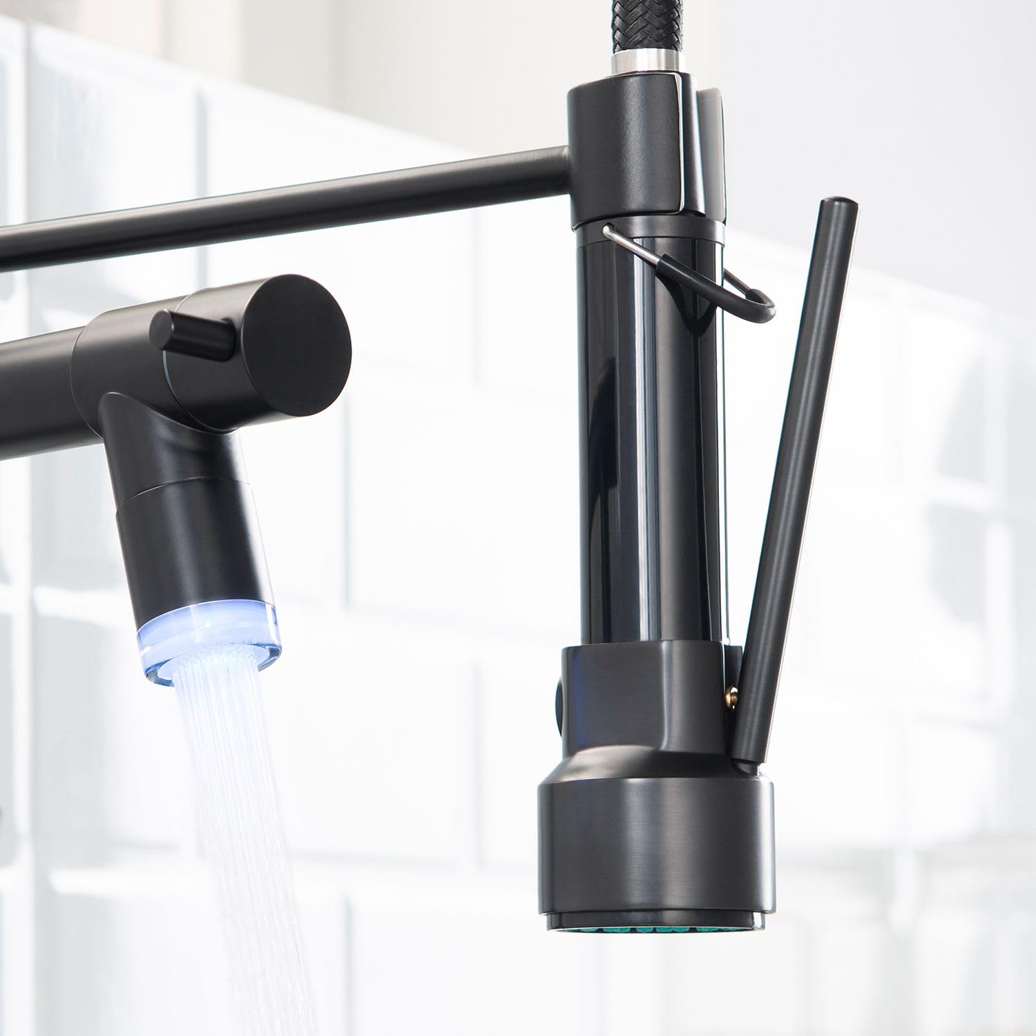 Robinet de cuisine mitigeur noir avec douchette amovible et bec haut orientable