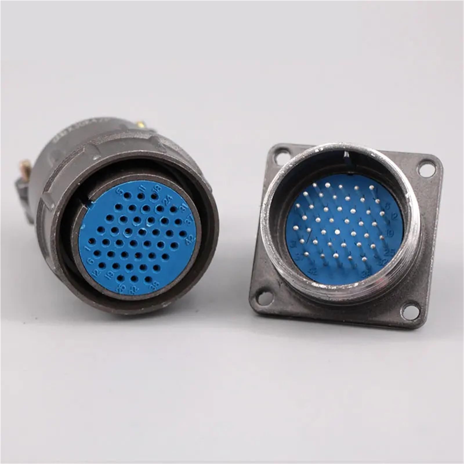 Conector CX30 de 42 pines push-pull: evite desconexiones accidentales en su sistema 4