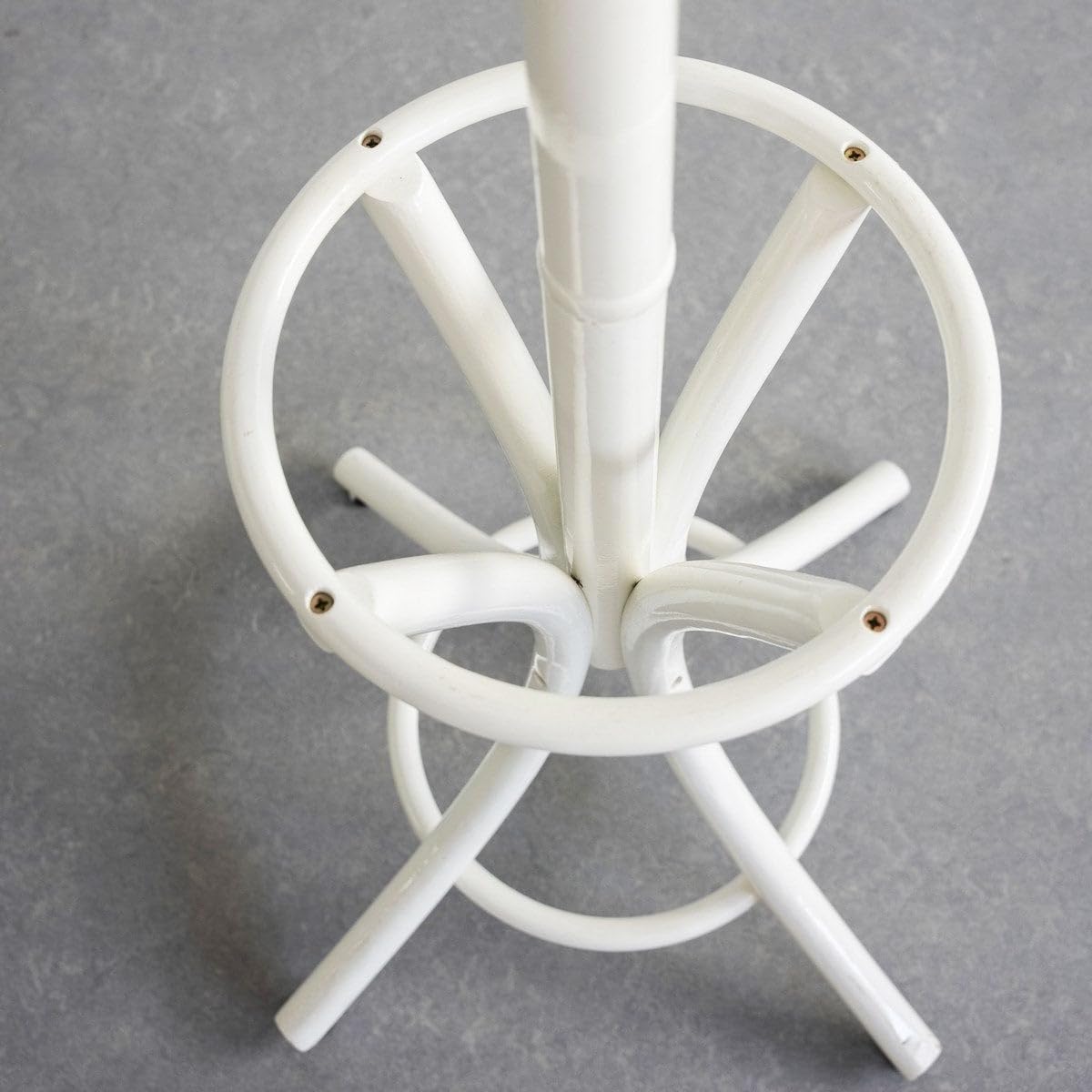 LOLAhome - Perchero de pie blanco de 12 brazos de madera de álamo de 184 cm. Incluye paragüero en la base. Diseño clásico Thonet funcional para colgar abrigos y bolsos con elegancia diaria