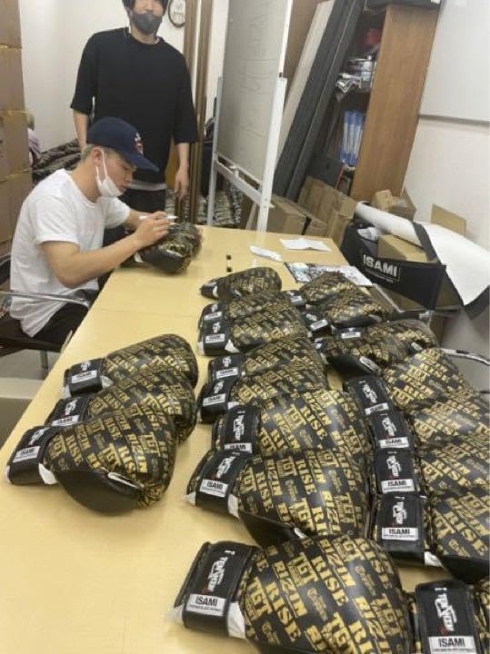 Amazon.co.jp: 那須川 天心キックボクシング引退記念グローブ : ホビー