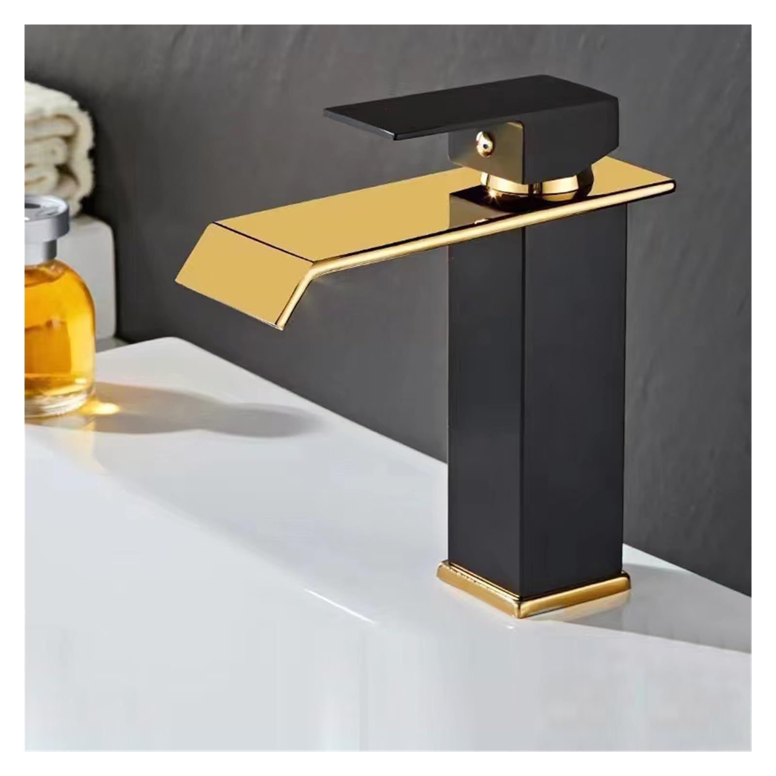 Robinet cascade doré pour évier noir et mitigeur de salle de bain design