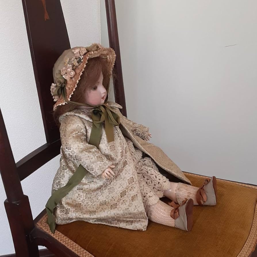 antique doll ୨୧ * Parisの老舗の パン屋さん antique doll