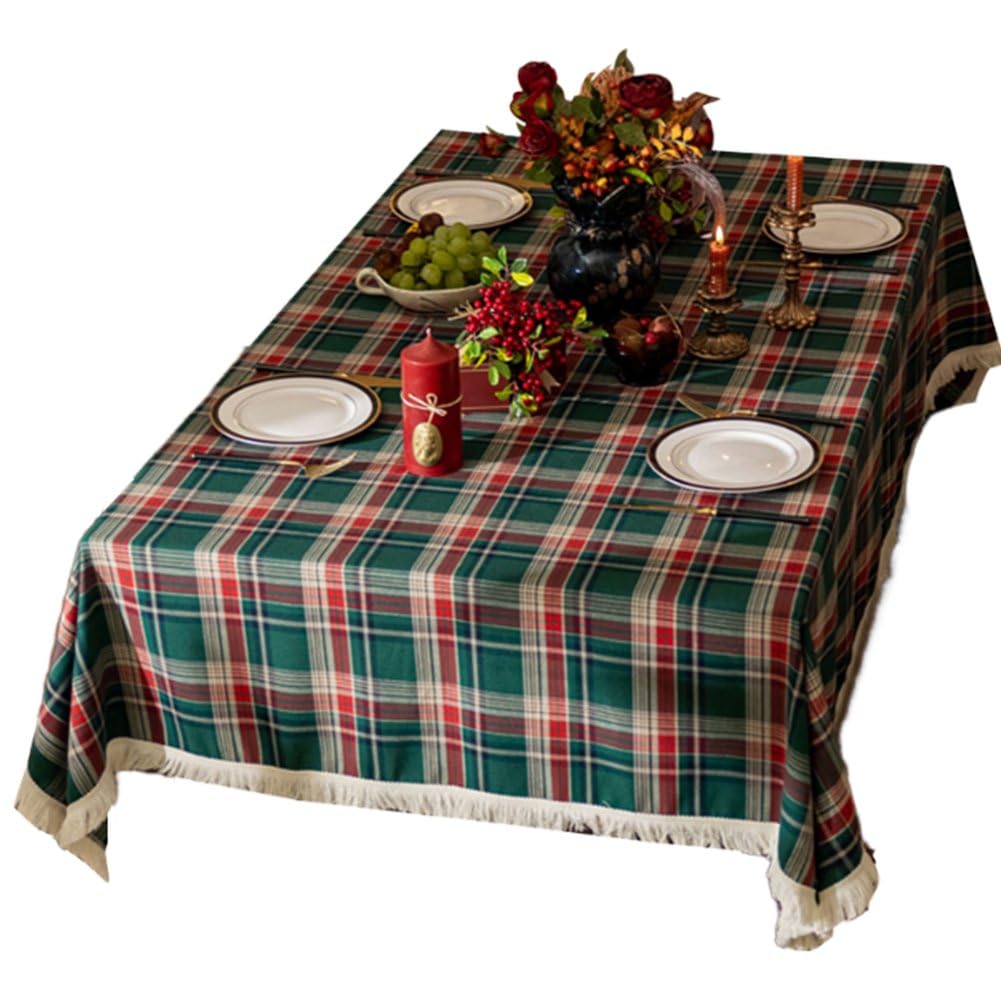 Nappe de Noël vintage pour embellir une table triste avec des pompons