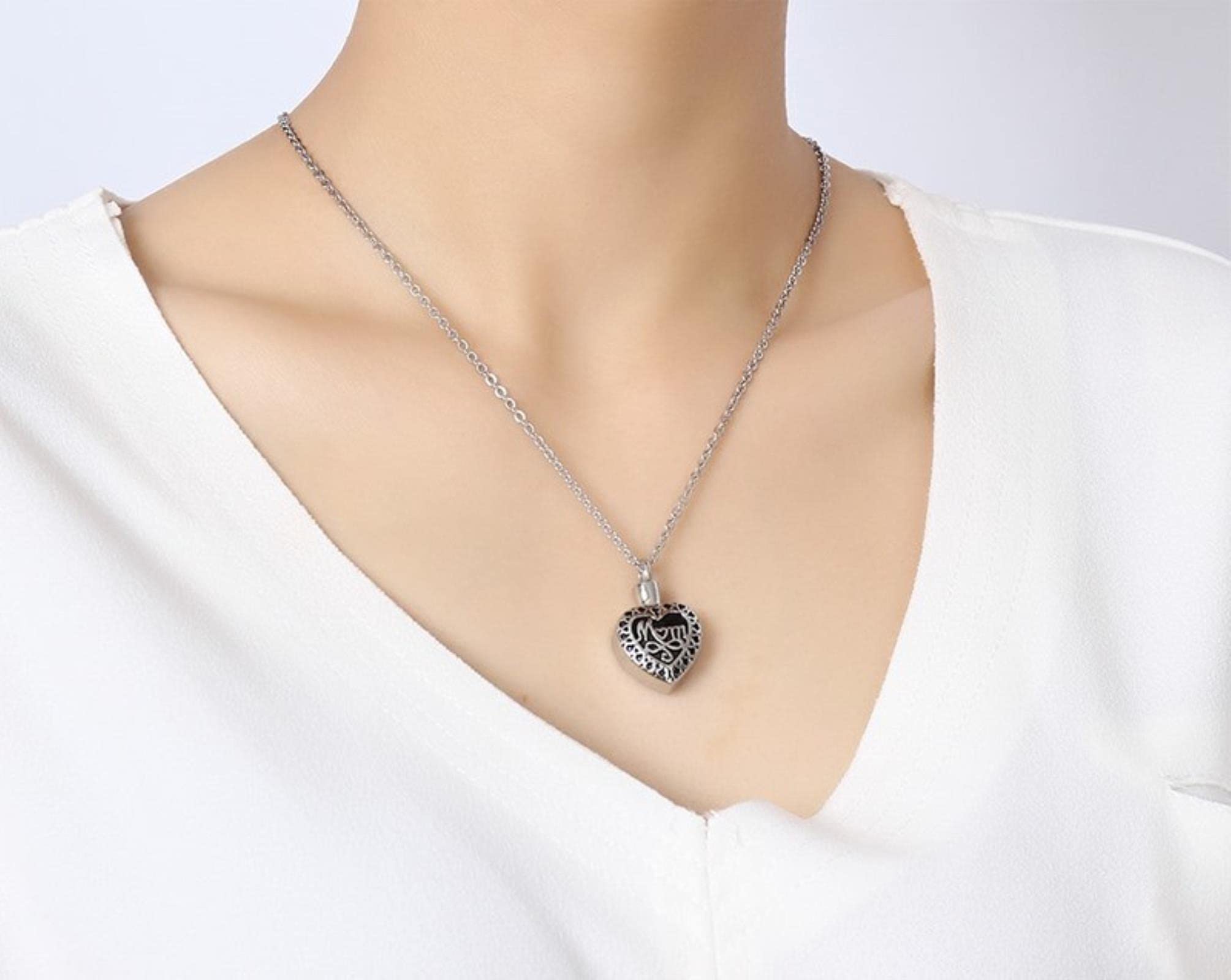 Collana Con Ciondolo A Forma Di Cuore In Titanio E Diamanti