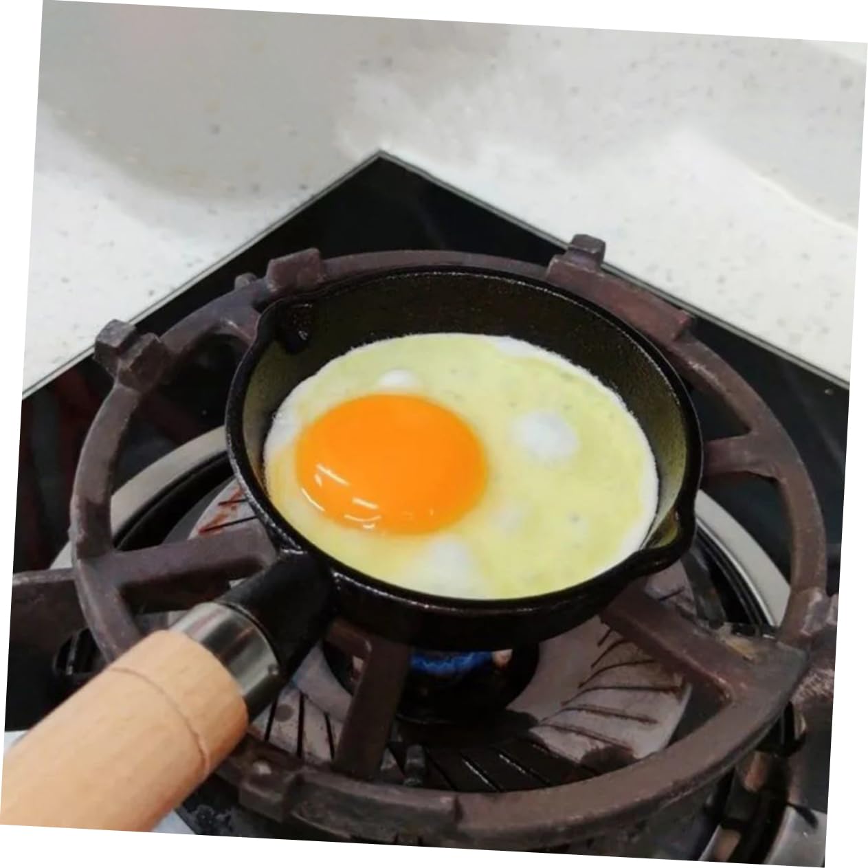Kleiner Omelettpfanne aus Eisen mit Holzgriff 16cm Kleine Bratpfanne zum Gleichmäßigen Erhitzen für Frühstück und Restaurant