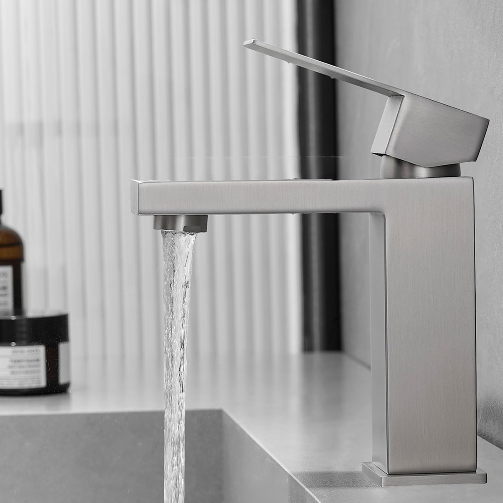 AIMADI Mitigeur Lavabo Robinet Salle de Bain Modern à 1 Levier Mono Commande pour Salle de Bain Évier Vasque Nickel Brossé