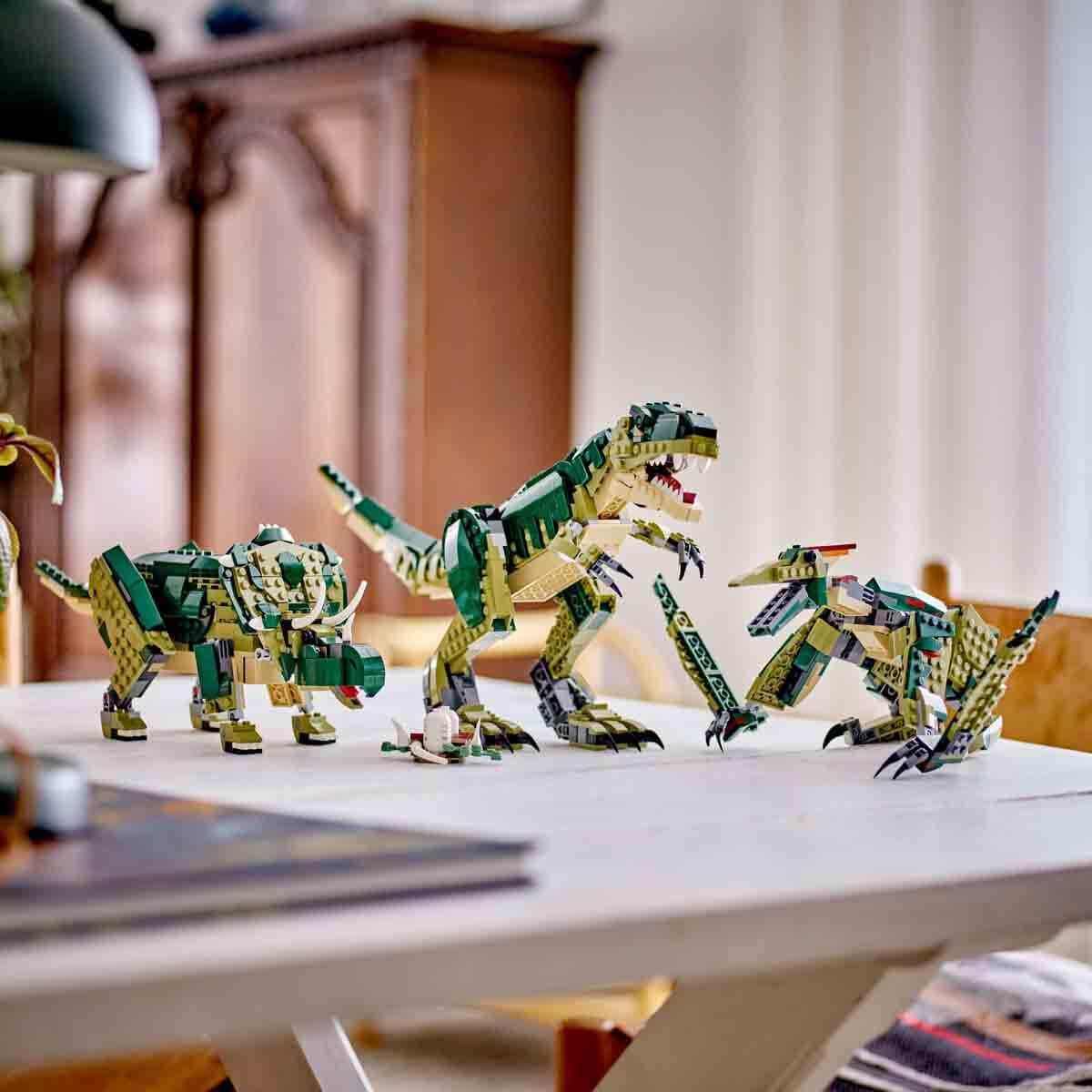 LEGO Creator 3 in 1 T. Rex, Dinosauro Giocattolo Trasformabile in 3 Modellini Snodabili come Triceratopo e Pterodattilo, Giochi per Bambini e Bambine da 9 Anni, Idea Regalo di Compleanno 31151