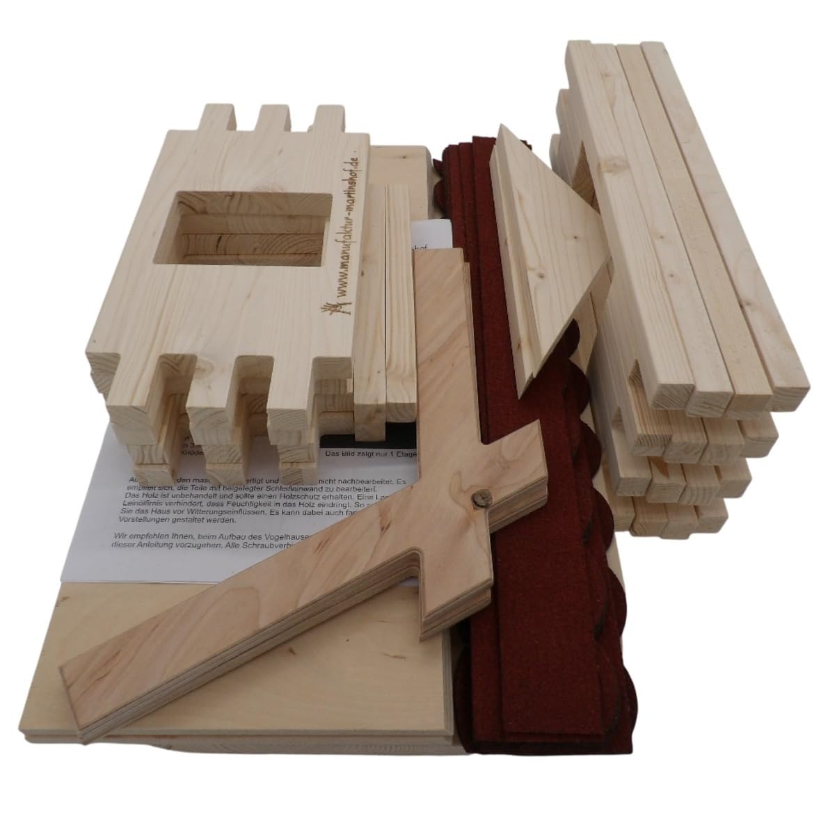 Vogelhaus Bausatz Charlie rot Manufaktur Martinshof L: 47 cm B: 38,5 cm H: 43 cm Material: unbehandeltes Fichtenholz Futterhaus Garten Holz Hochzeit Geschenk Vogelvilla Terrasse