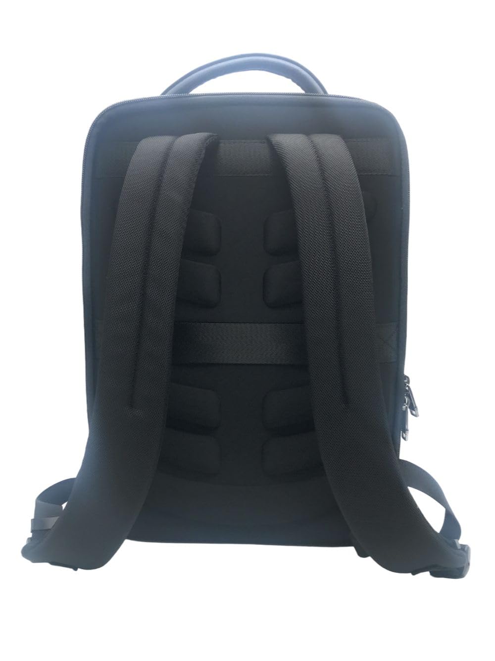 Aeronautica Militare Zaino porta PC, comodo, pratico e capiente. Dispone di diversi scomparti con chiusura zip, diverse tasche interne per poter organizzare al meglio tutto l'occorrente. Presenta tasc