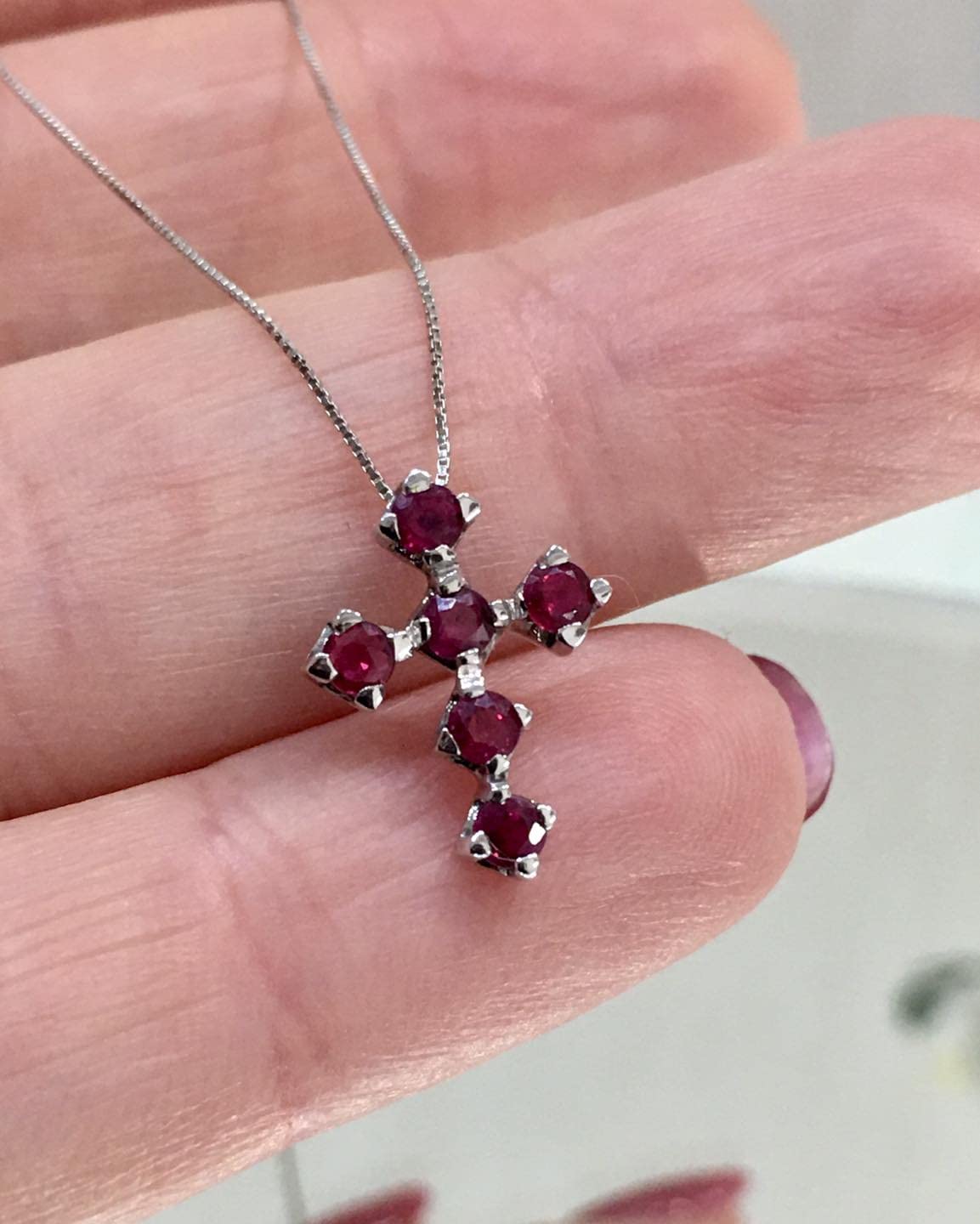 Collana girocollo da donna in oro bianco 18kt con croce cm 1,5 di rubini veri naturali taglio a brillante
