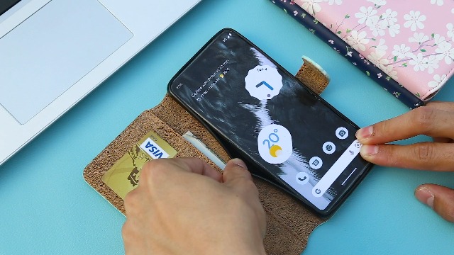 TUUNKMUY Custodia a portafoglio per Google Pixel 8 Pro, custodia magnetica in pelle con motivo litchi