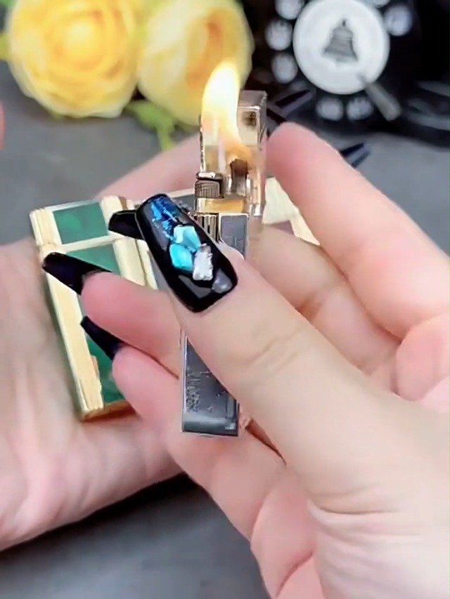 Encendedor Metal Vintage Clásico Pequeño Rojo miniatura 7