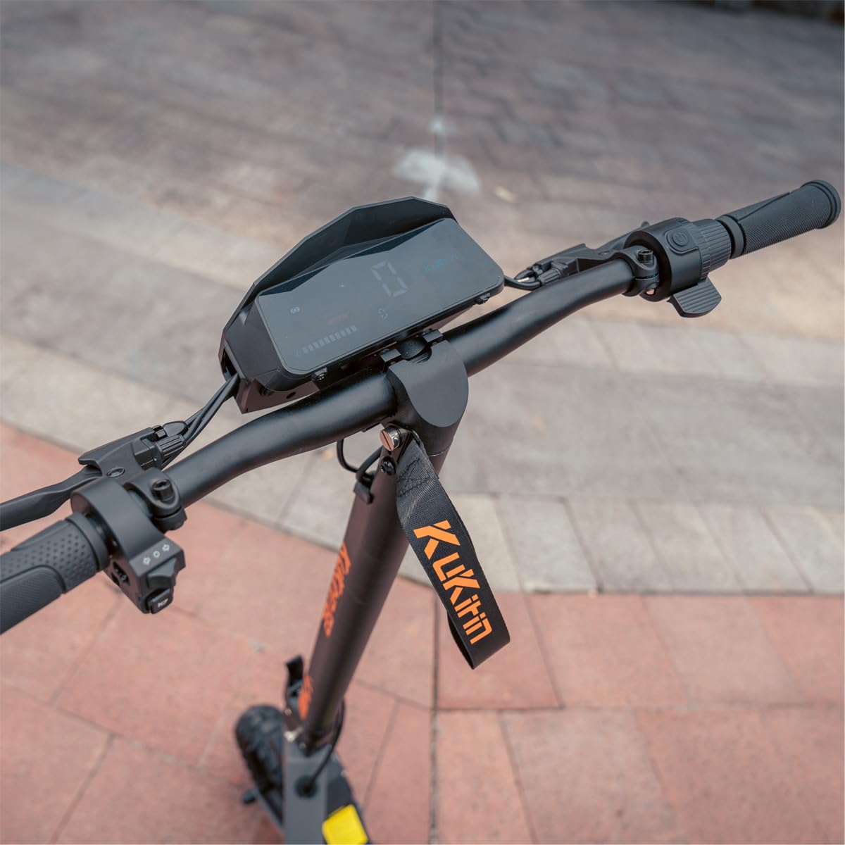 KuKirin G2 2026 Elektroroller für Erwachsene, faltbar, 48V 15,6Ah Batterie, Akkulaufzeit bis zu 55 km, 10 Zoll schlauchlose Reifen, doppelte Federung, doppelte Scheibenbremse