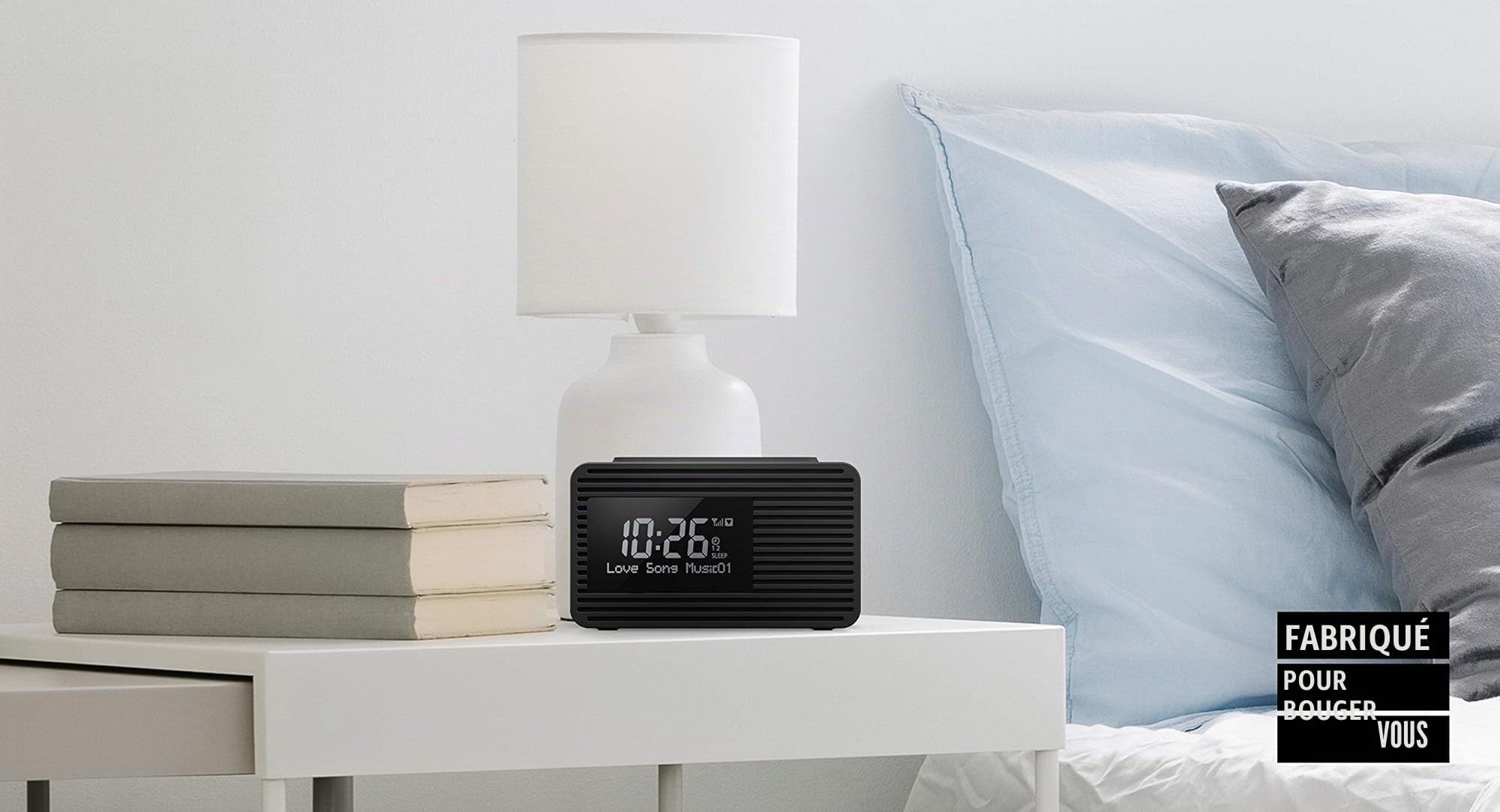 Panasonic Radio-réveil DAB/FM RC-D8EG-K I Fréquences : FM/DAB/DAB+ 1W USB Horloge Fonctionne sur secteur ou piles Fonction préréglage Fonction double alarme Ecran LCD noir - Version Française