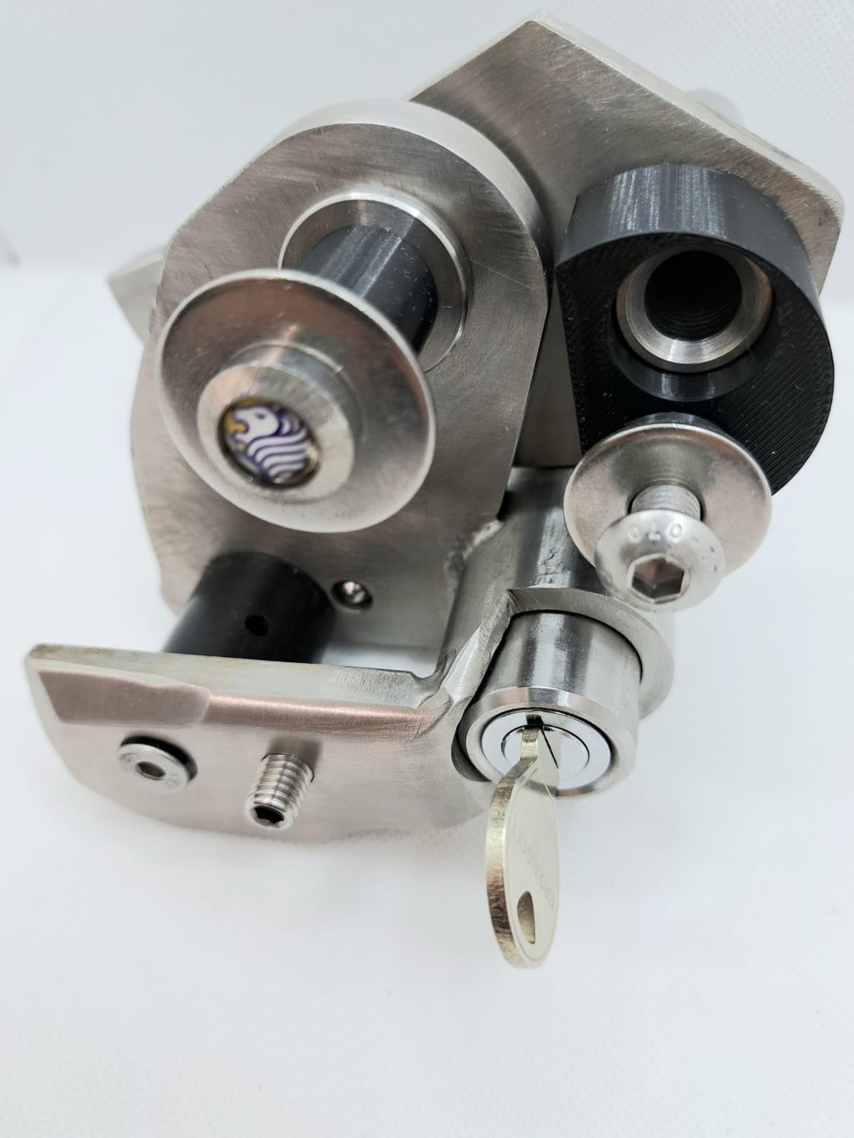 BLOCK BRAKE - ANTIFURTO MECCANICO BLOCCA CAVALLETTO CENTRALE PER MOTO BMW R 1200-1250 GS E VERSIONE ADVENTURE IN ACCIAIO INOX E CHIAVE CODIFICATA.