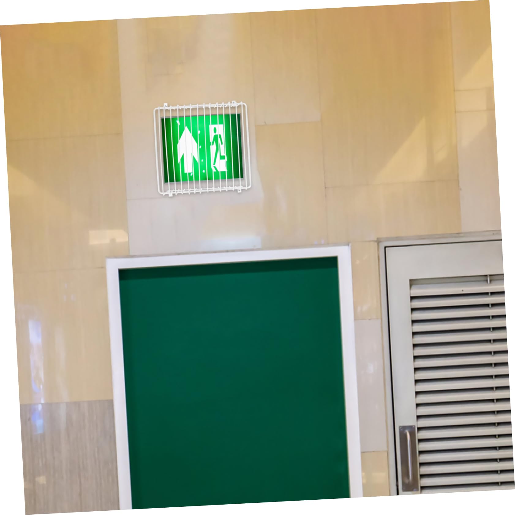 Protector de Luz de Salida de Emergencia de Hierro Blanco | Cubierta de Alambre para Señalización, Uso Interior y Exterior, Ayuda a Evitar Intrusión Animal