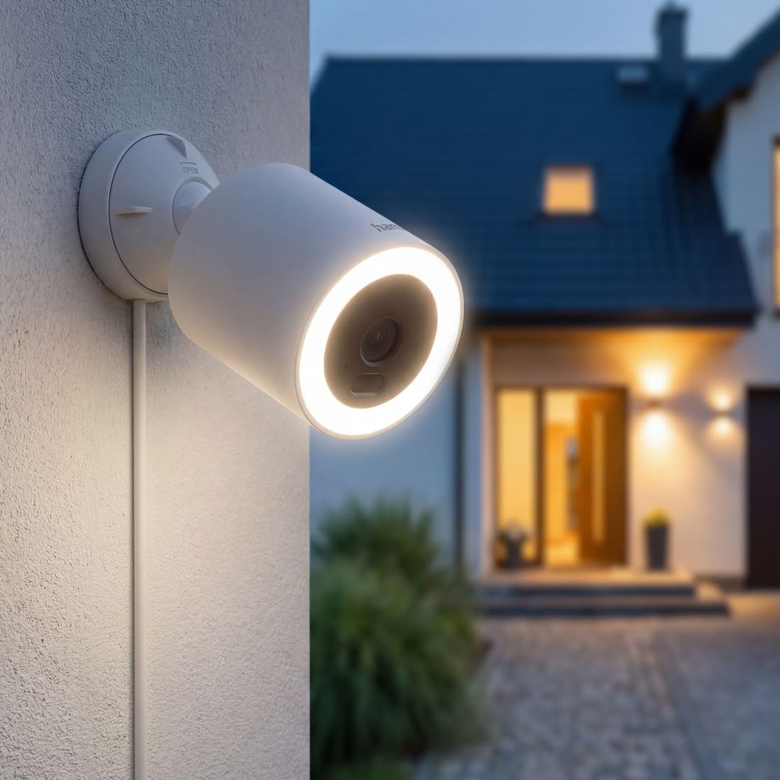 Hama WLAN Überwachungskamera außen (mit Bewegungsmelder und Licht, Outdoor WLAN Kamera IP65 mit Infrarot-Nachtsicht, Farbnachtsicht, Personenerkennung, Sprechfunktion, Aufzeichnung, Speicher) weiß
