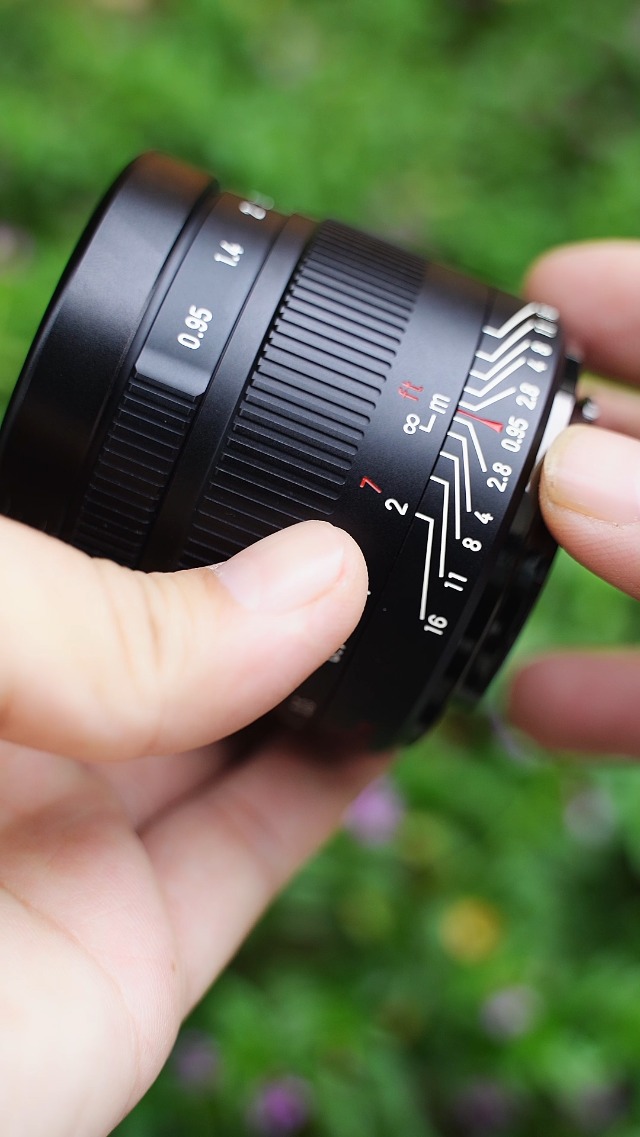Amazon.com : 7artisans 35mm f0.95 Large Aperture APS-C Mirrorless