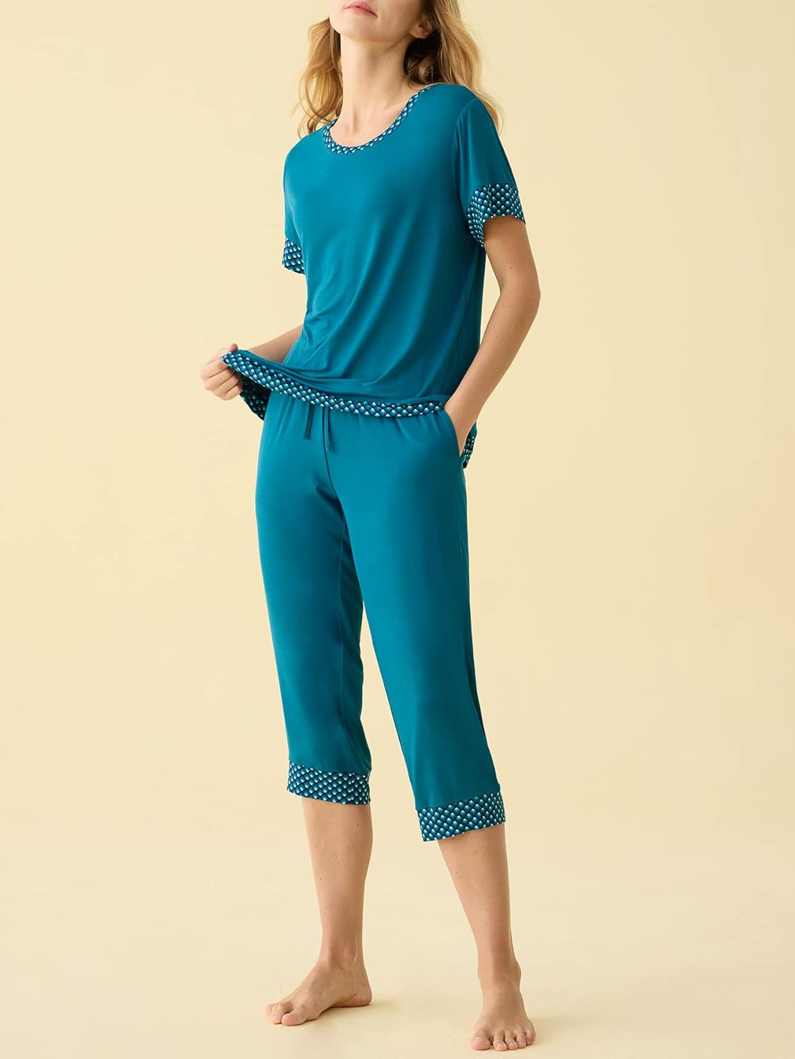 Latuza Women's Viscose Capri Lounge Pajama Set - Image 2