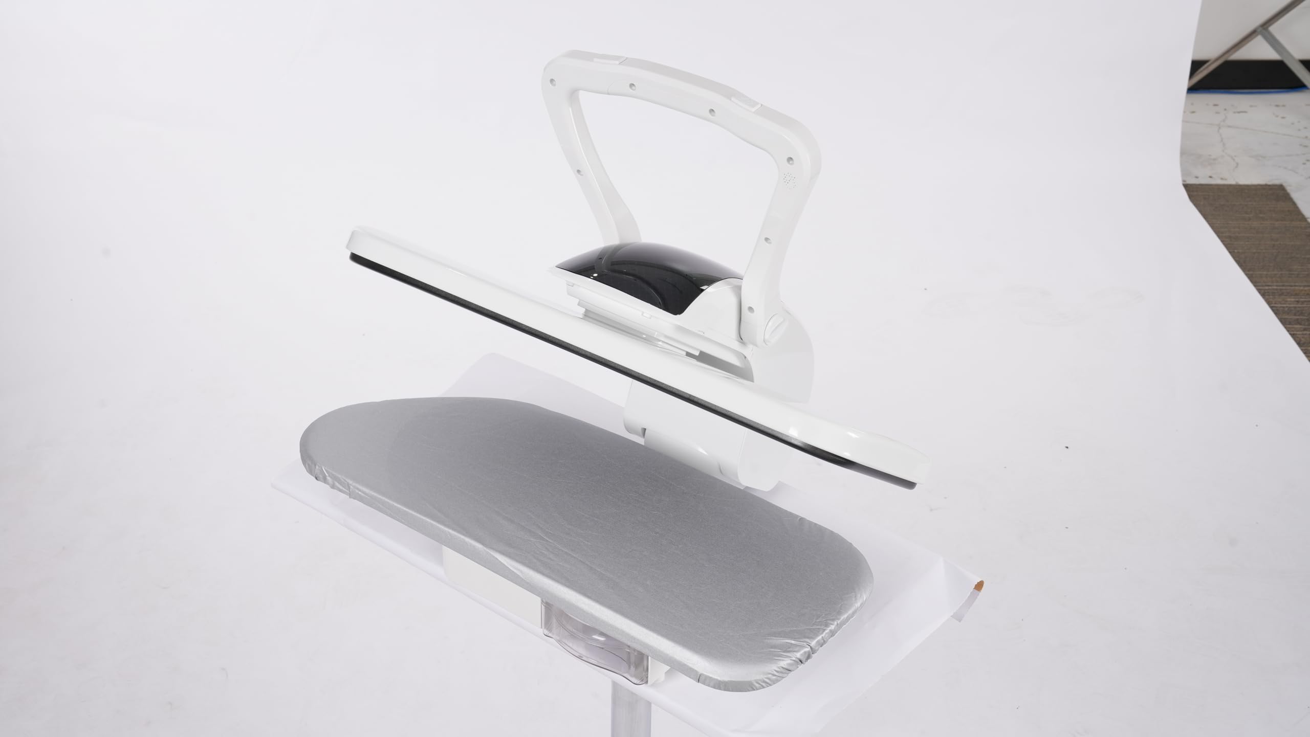Ferro da stiro a vapore con touch screen e 5 programmi, 2200 W, 1 l, per risultati di stiratura professionali, con getto di vapore verticale e orizzontale, con protezione contro il surriscaldamento e