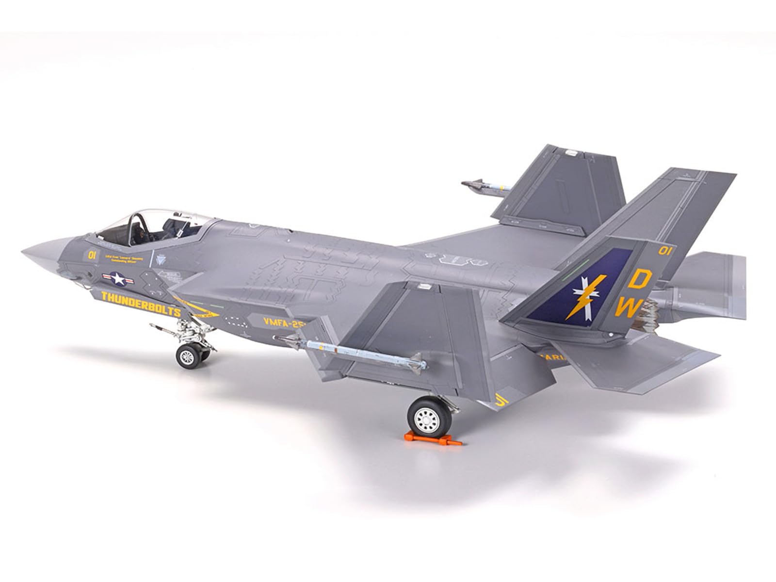 Amazon.com: TAMIYA 1/72 Lockheed Martin F-35C Lightning II