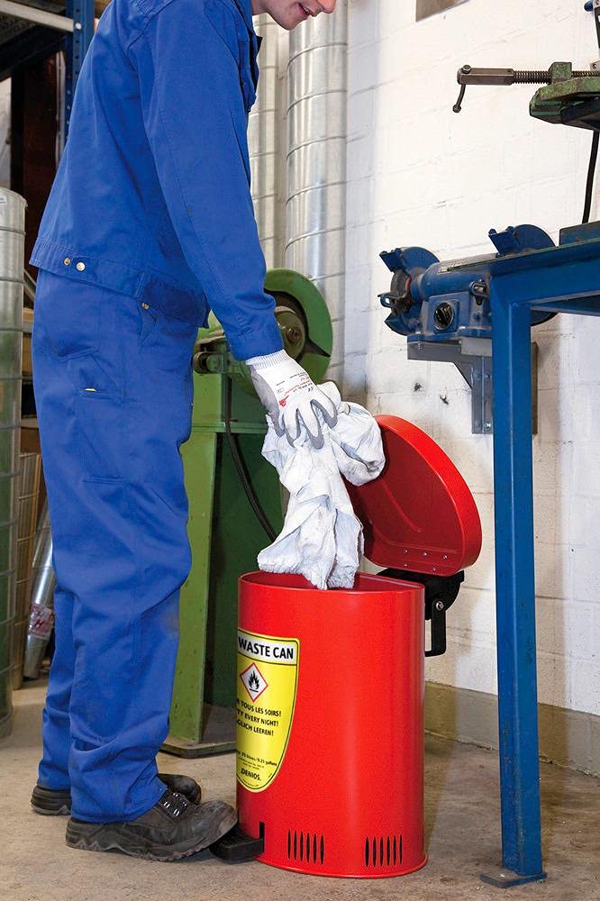 Sammelbehälter aus Stahl, rot, 545 mm x 580 mm x 535 mm, 65 Liter Volumen, mit Öffnungspedal, sicherer Brandschutz