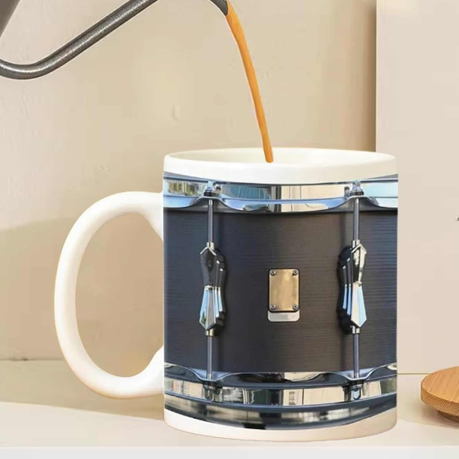 Tazza Vintage Nera con Tamburo, Divertenti Regali per Batteristi, Nuovo Regalo 2025 per Batterista, Tazza da caffè con Tamburo, Divertente Tazza Britannica con Tamburo, Tazza D, White