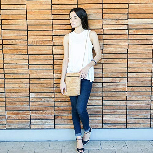 Criss Cross Pocket Cork Cross Body Bag with Black Zipper3