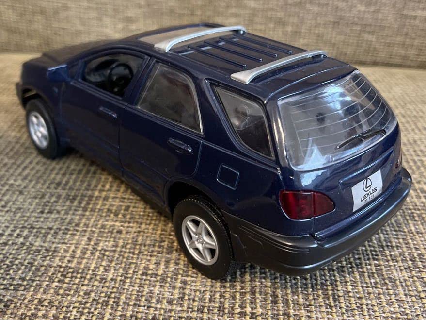 新品　箱入り　レクサス　RX300 1/24 Amazon | ライトが光る1/24 LEXUS RX300 ネイビー レクサス ダイ