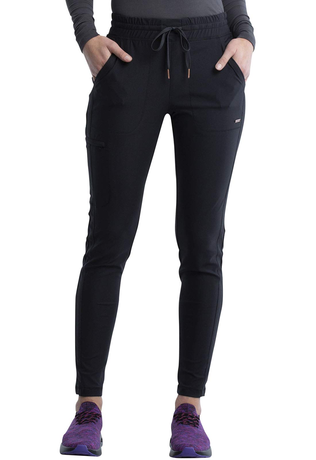 Cherokee CK840 - Conjunto de ropa quirúrgica para mujer, 7 bolsillos, cuello en V, dobladillo curvado CK840 y pantalón de pierna cónica de tiro medio con cordón CK095, color negro, 2XL y pantalón