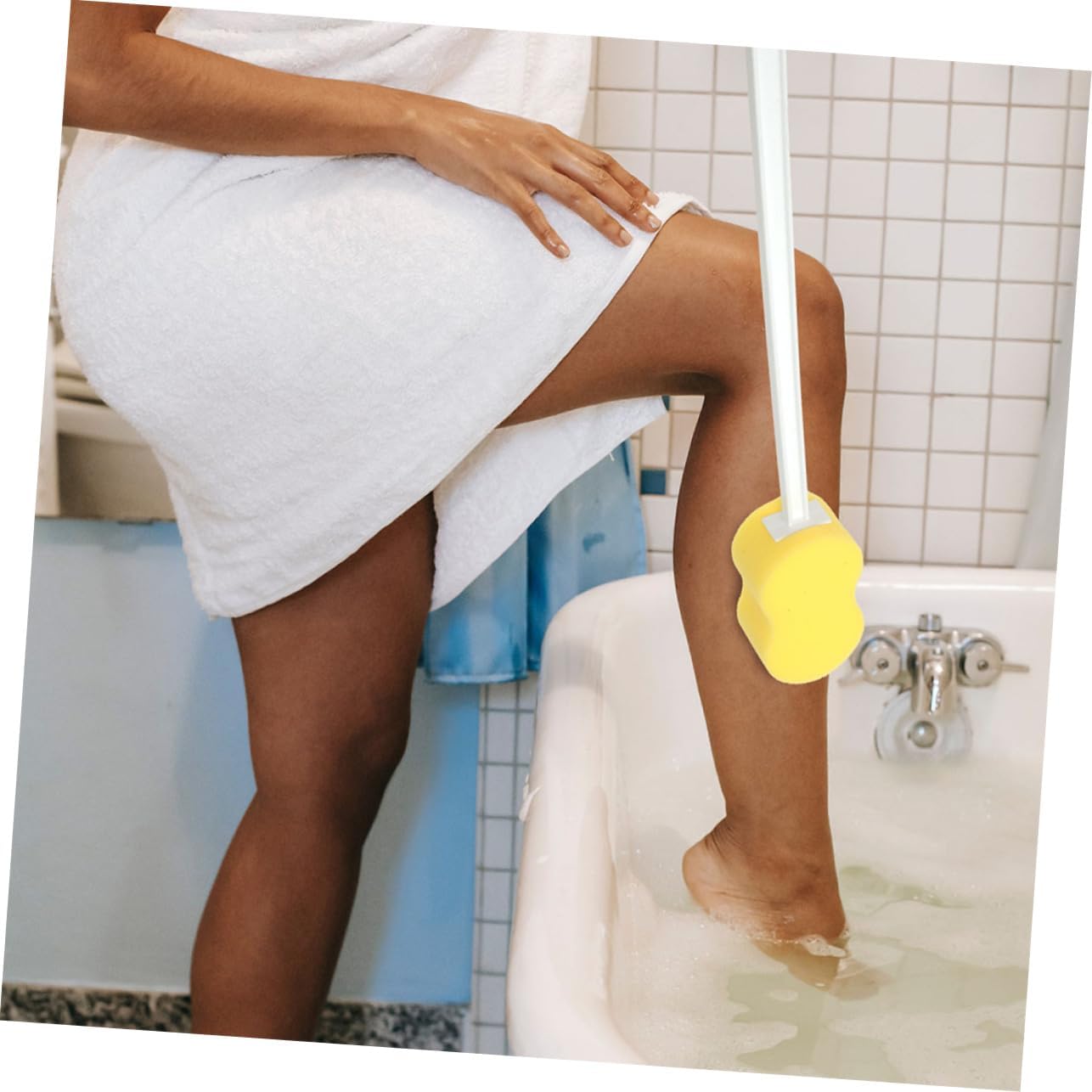 2pcs Long Handle Back Scrubber for Shower Lightweight Exfoliating Body Brush with Comfortable Grip Gentle Sensitive Skin Bath Sponge for Men and Women