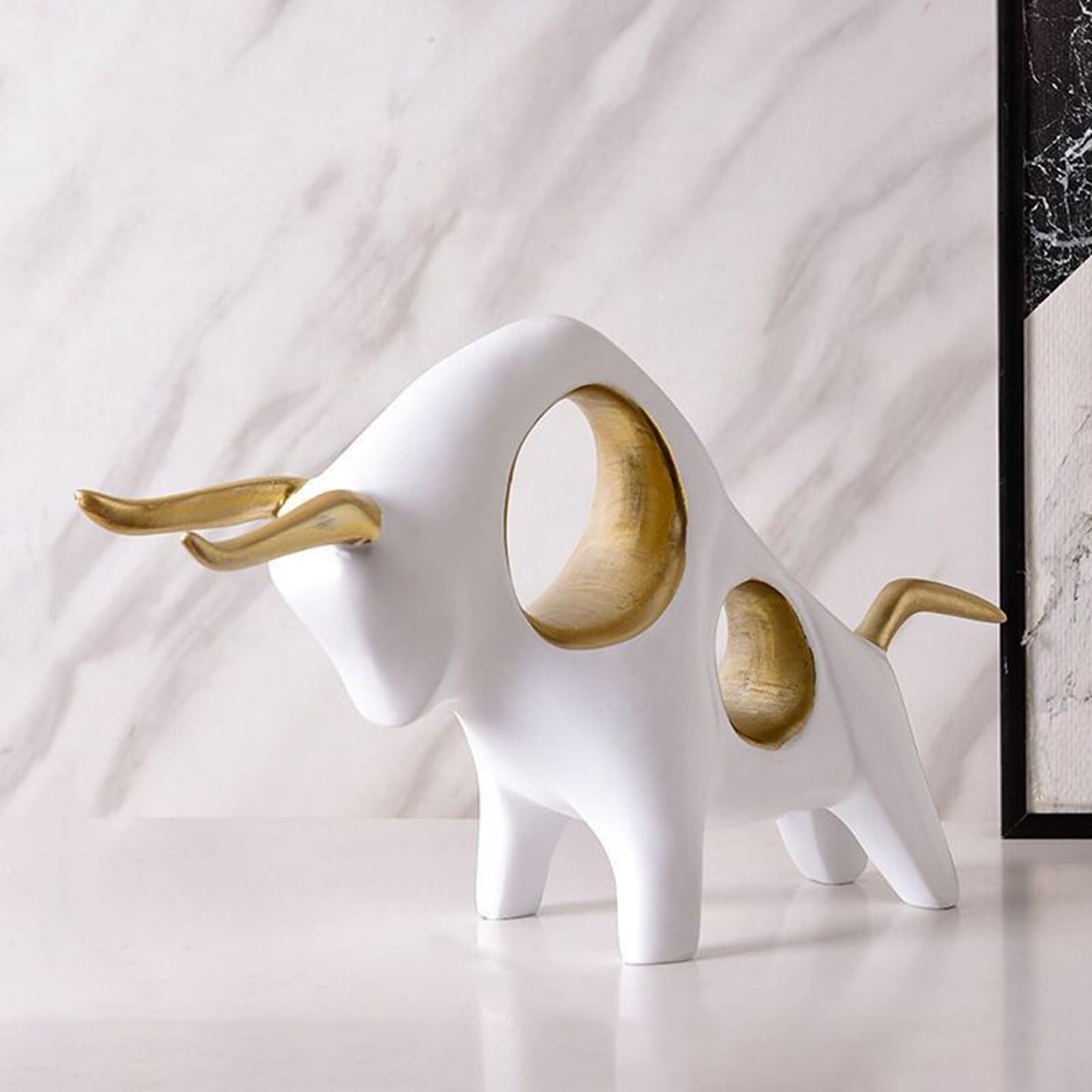 Wohn-Dekoration Bull Dekorative Statue Skulptur Regal Dekorationen Figuren Harz Tierskulpturen for Büro Zu Hause Schreibtisch Dekorative Figuren für das Zuhause(White B)