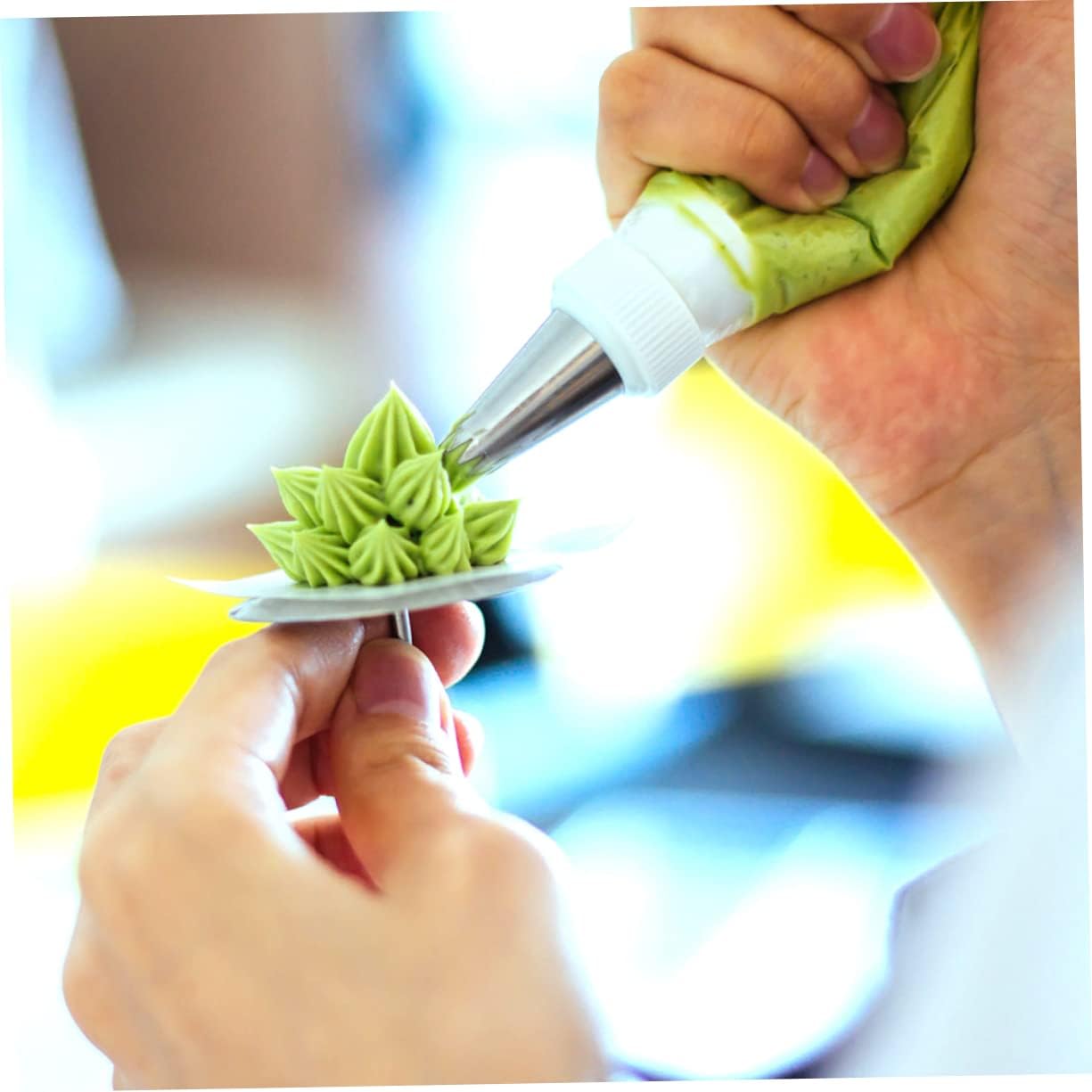 MAGICLULU 2rolls Thickened Disposable Pastry Bags Cake Decorating Icing Piping Bags for Cupcake and Cake Cream Decoration Design for Convenient Use