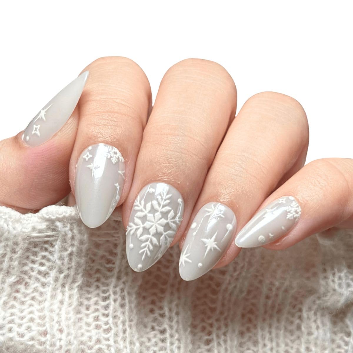 Maniology Press-On Nails Snow Bunny | Short Almond Shape Nail Tips – Snowflakes, Winter-Themed Manicure Designs, Reusable, Durable & Easy Application, 30-Piece 15 Sizes False Nails Kit