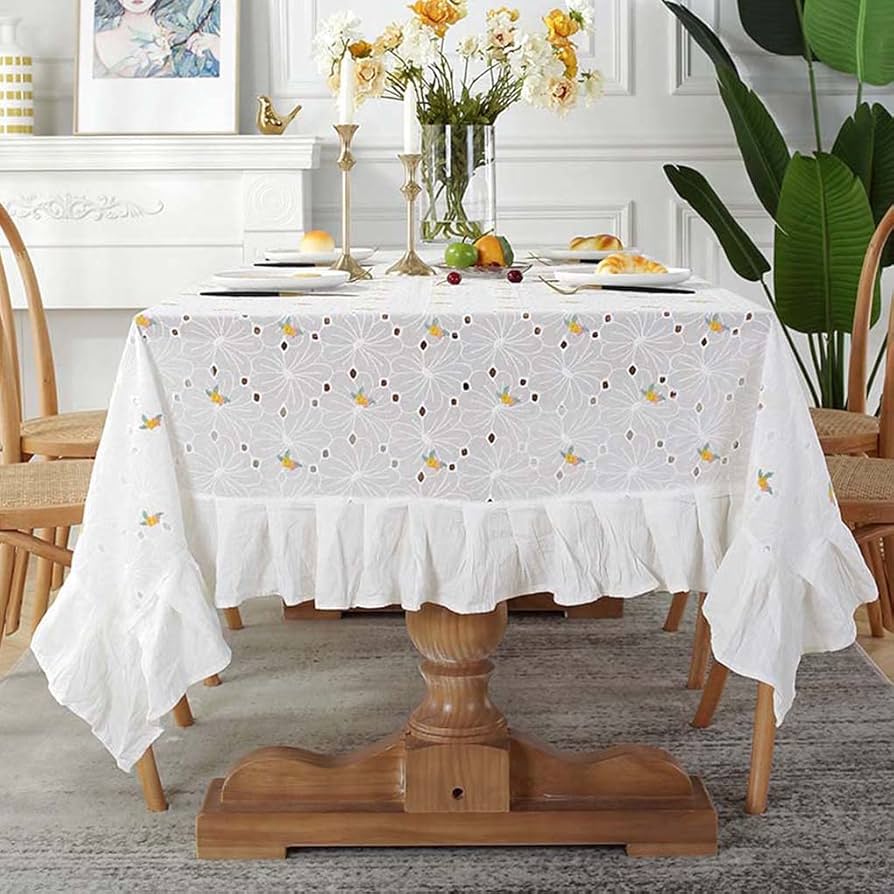 アキアカネ　フリル付き花柄刺繍テーブルクロス アキアカネ フリル付き花柄刺繍テーブルクロス アキアカネ