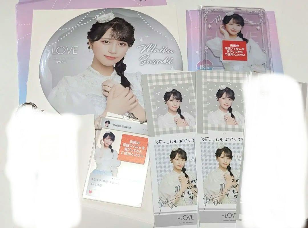 Amazon.co.jp: イコラブ ＝LOVE くじ ローソン B C D E 缶バッジ