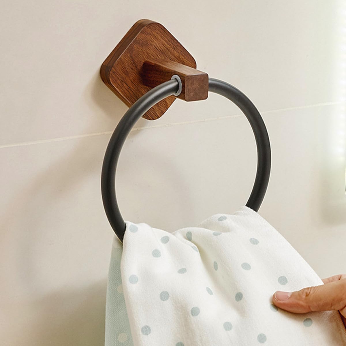 Didiseaon Toallero de Aro para Baño Soporte para Toallas de Mano sin Taladro Estilo Rústico en Madera de Nogal Diseño Seguro Esquinas Redondeadas Adecuado para Baño y Cocina
