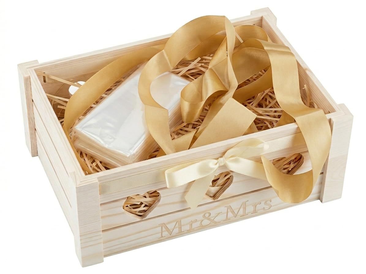 Mr & Mrs Geschenkkorb Hochzeit aus Holz 30x20x12 cm – Geschenkbox Kiefer mit Herzmotiv, Geschenkfolie 100x100 cm, Schleife & Papier – Hochzeitsgeschenk Brautpaar Deko