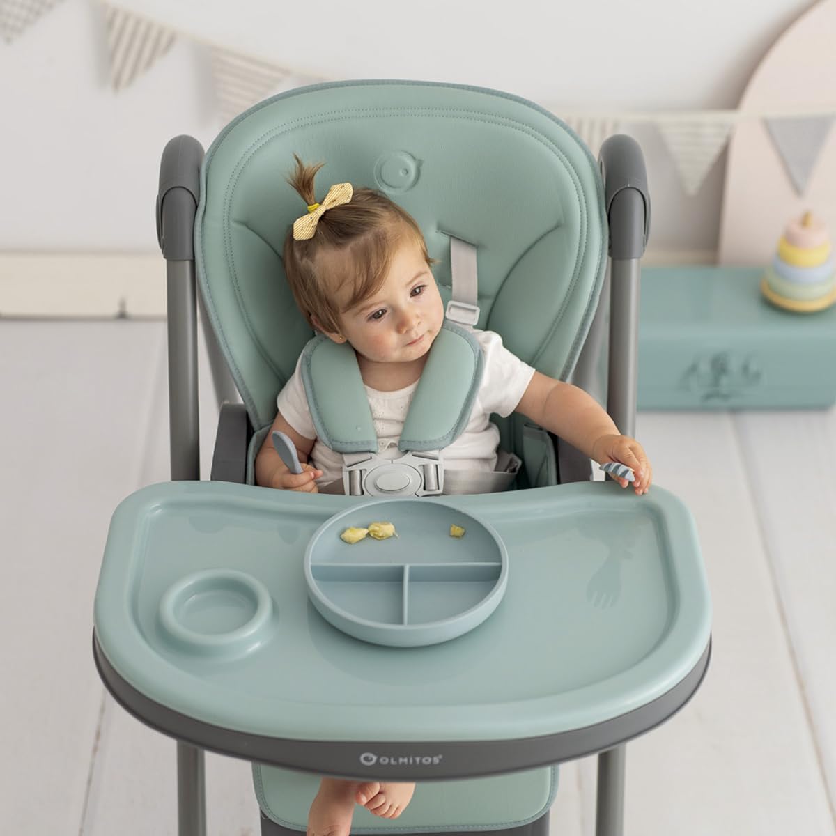 Olmitos Trona bebe multi posición ligera- Ajuste de altura y reclinable - Doble bandeja extraíble 3 posiciones - Funda de Polipiel Acolchada fácil limpieza- Arnés 5 Puntos hasta 3 años (Azul)