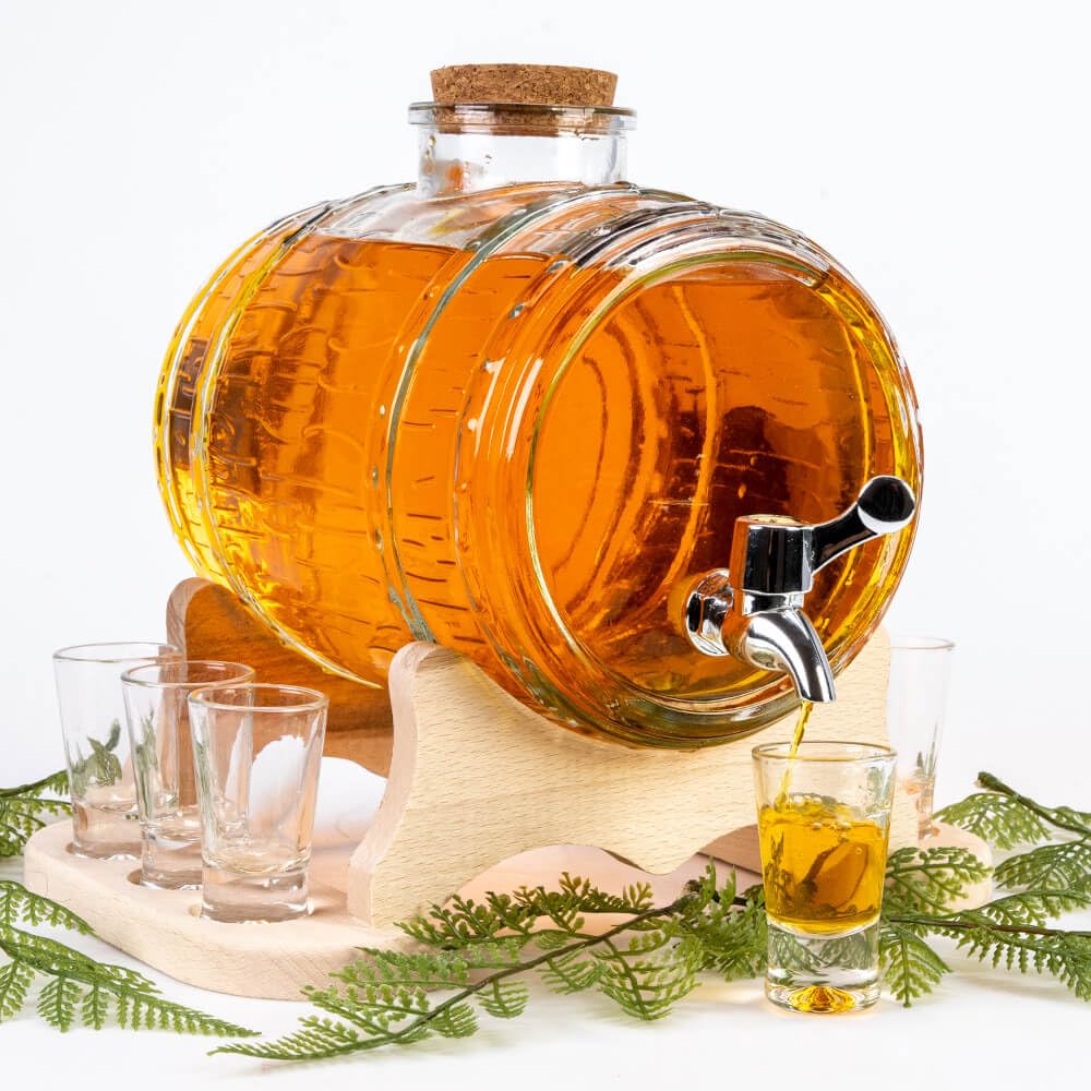 Getränkespender Fass mit Zapfhahn (3L) inkl. 6 Gläser - Fassförmiger Getränkespender Aus Glas - Schnapsspender - Schnaps Spender mit Holzständer - Wasserspender mit Hahn