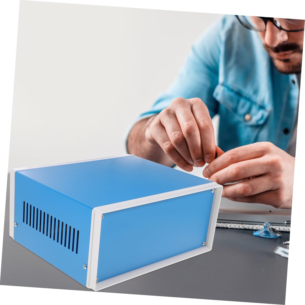 Caja Metálica Fácil de Instalar Adecuado para Estaciones de Metro Tornillos para Proyecto Eléctrico y Dispositivos de Medición