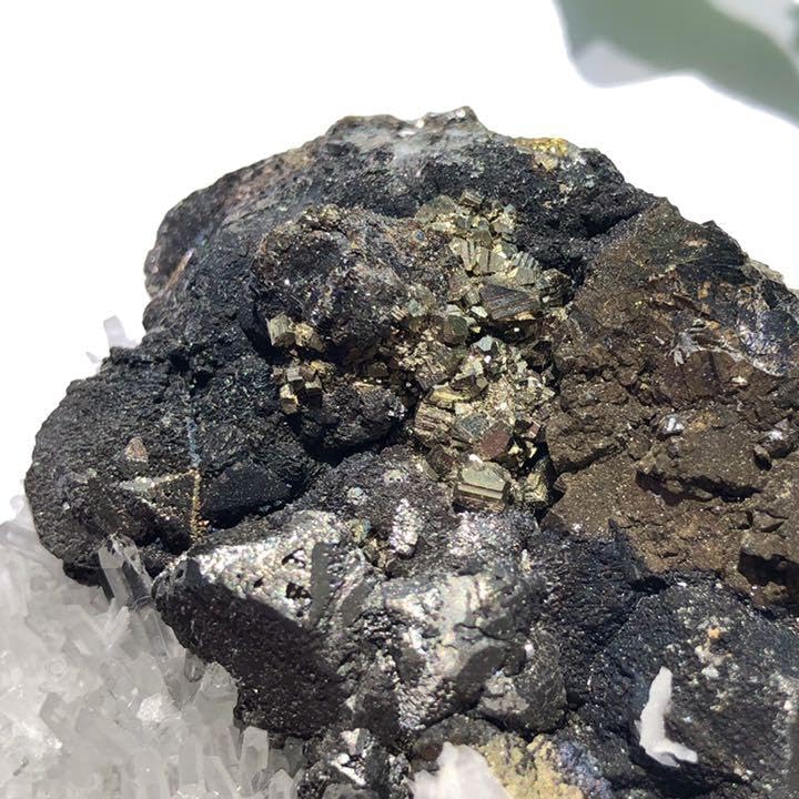 Amazon.co.jp: ペルー産 パイライトクォーツ群生クラスター N223 O