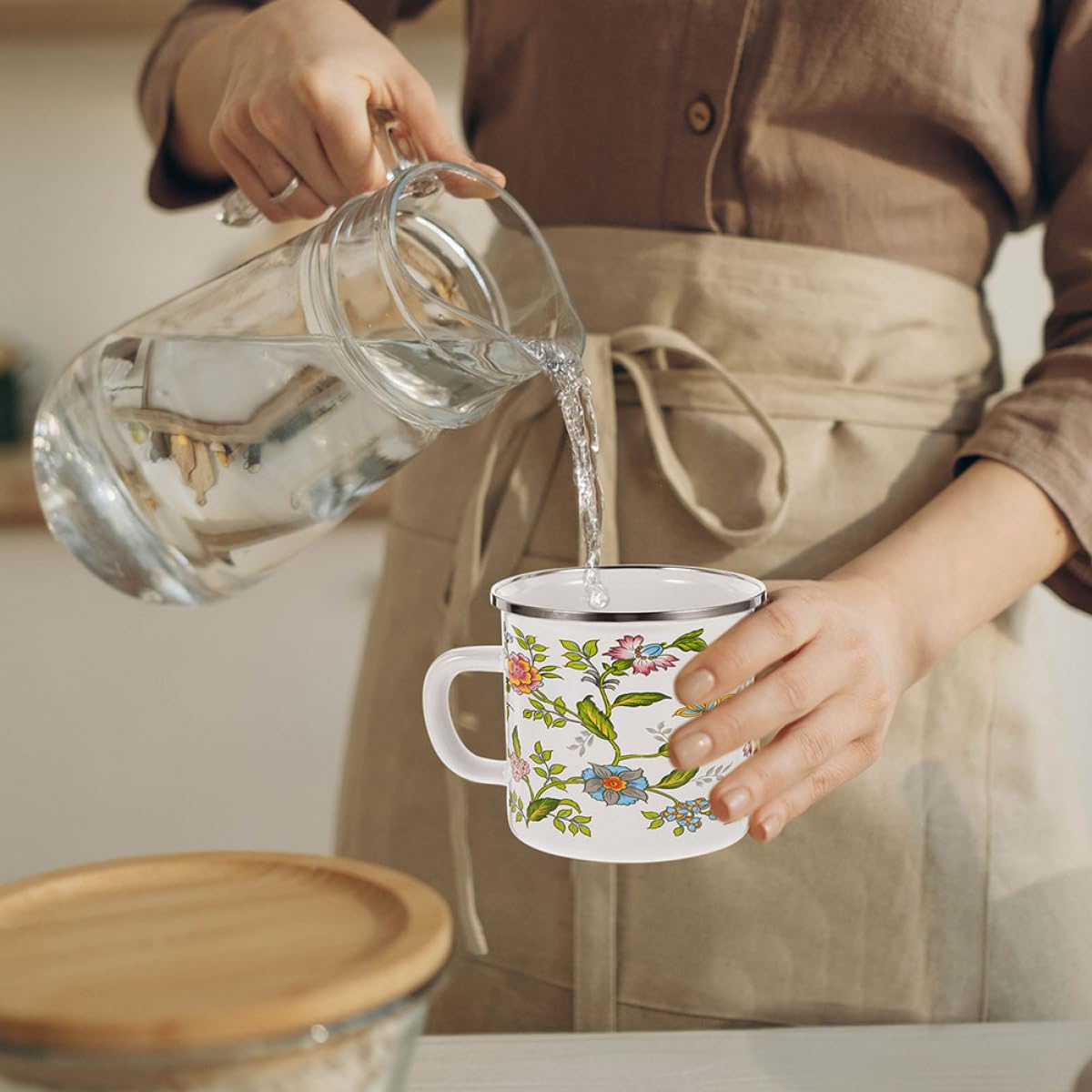 Healeved Emaillebecher aus Dickem Langlebigem Material 1250 Ml Fassungsvermögen Vintage Trinkbecher für Kaffee Tee und Wasser Hitzebeständig mit Praktischem Griff für Zuhause und Büro