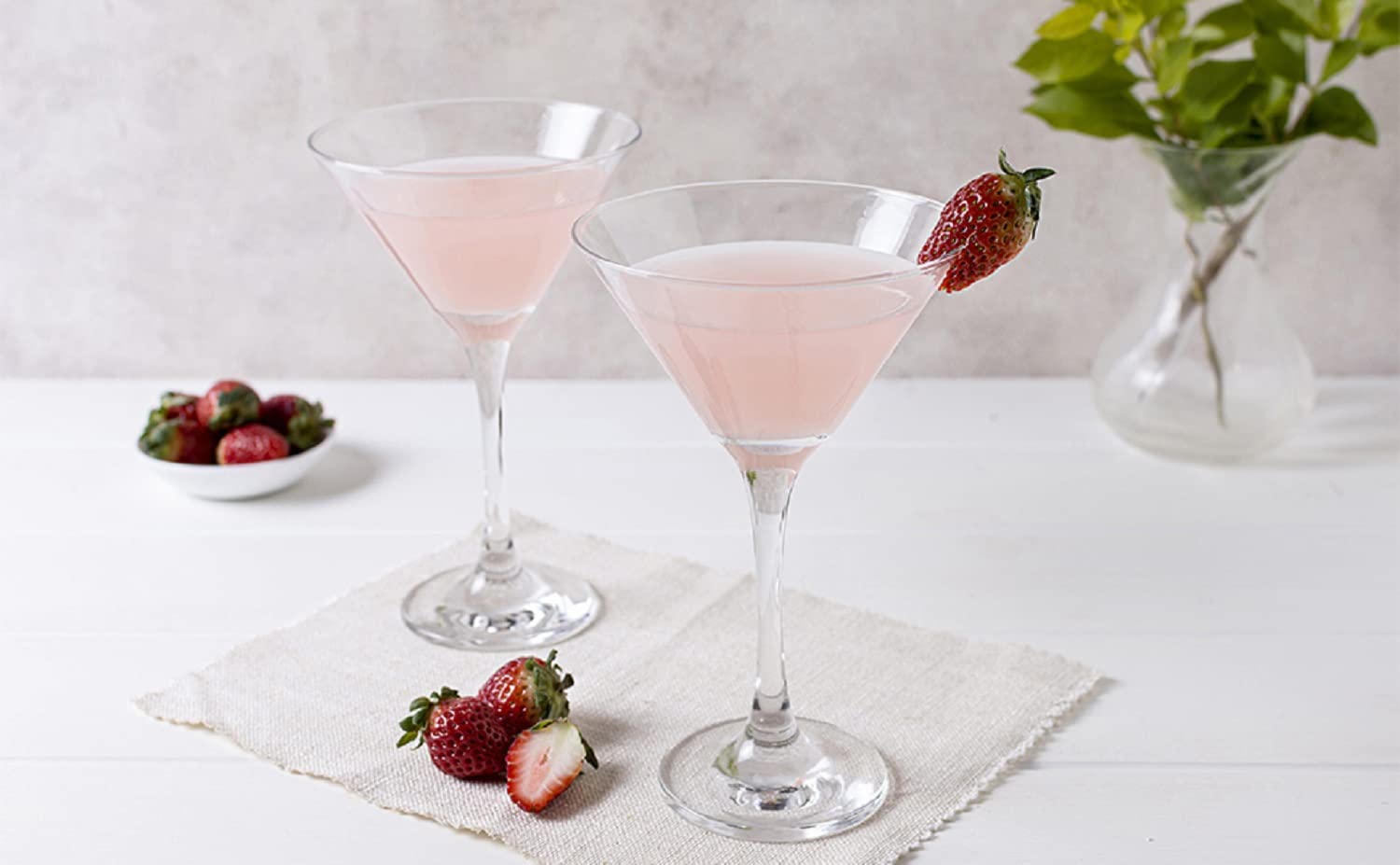 ROSEFINCH Cocktail Martini Glasses 6 PC Martini Bar Glass Set Whiskey Glasses Classic Design Martini Drink Glasses with Style Glassware Home Ideal for Juice Ice Cream Cocktail Fathers Day Gift. 2