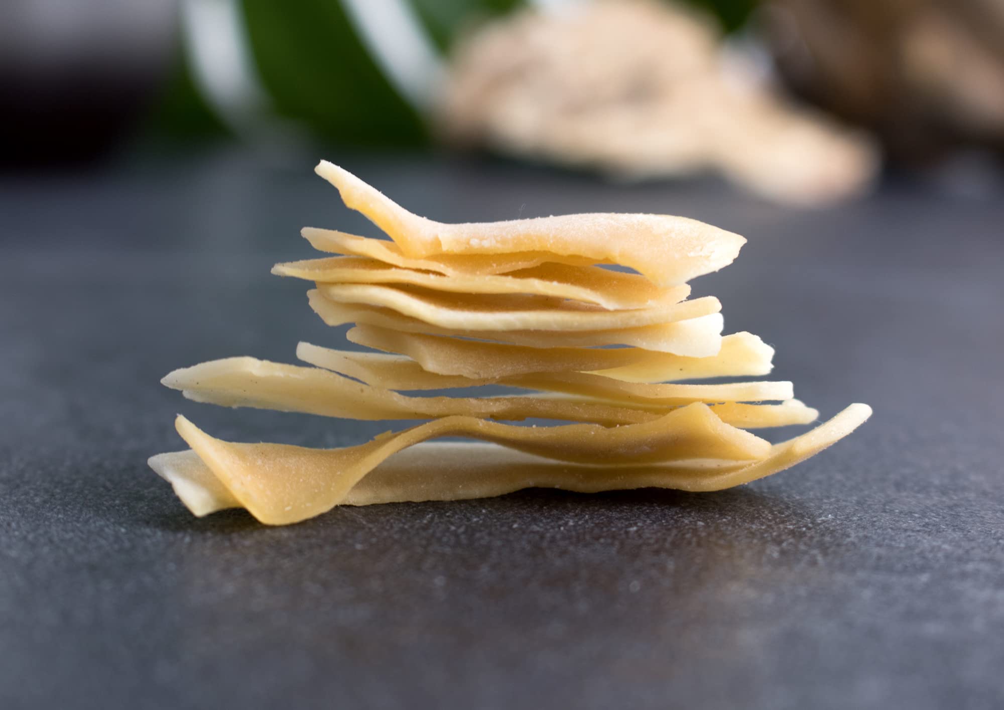 Mundo Feliz Chips de Coco Ecológicos, Tostados y Aromatizados con Exquisita Piña, 3 x 200 g
