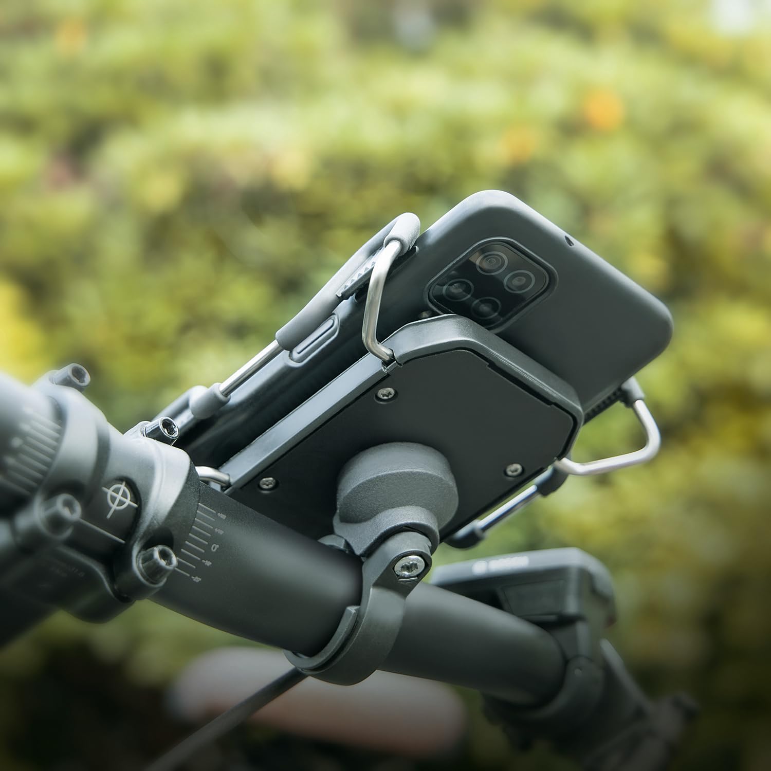 SKS GERMANY SMARTGRAB 360 Handyhalterung (Smartphone-Halter für den Lenker, automatische Klemmung durch Scherentechnik, 360° drehbar für Hoch- und Querformat, 20,5–35 mm Durchmesser, Made in Germany)