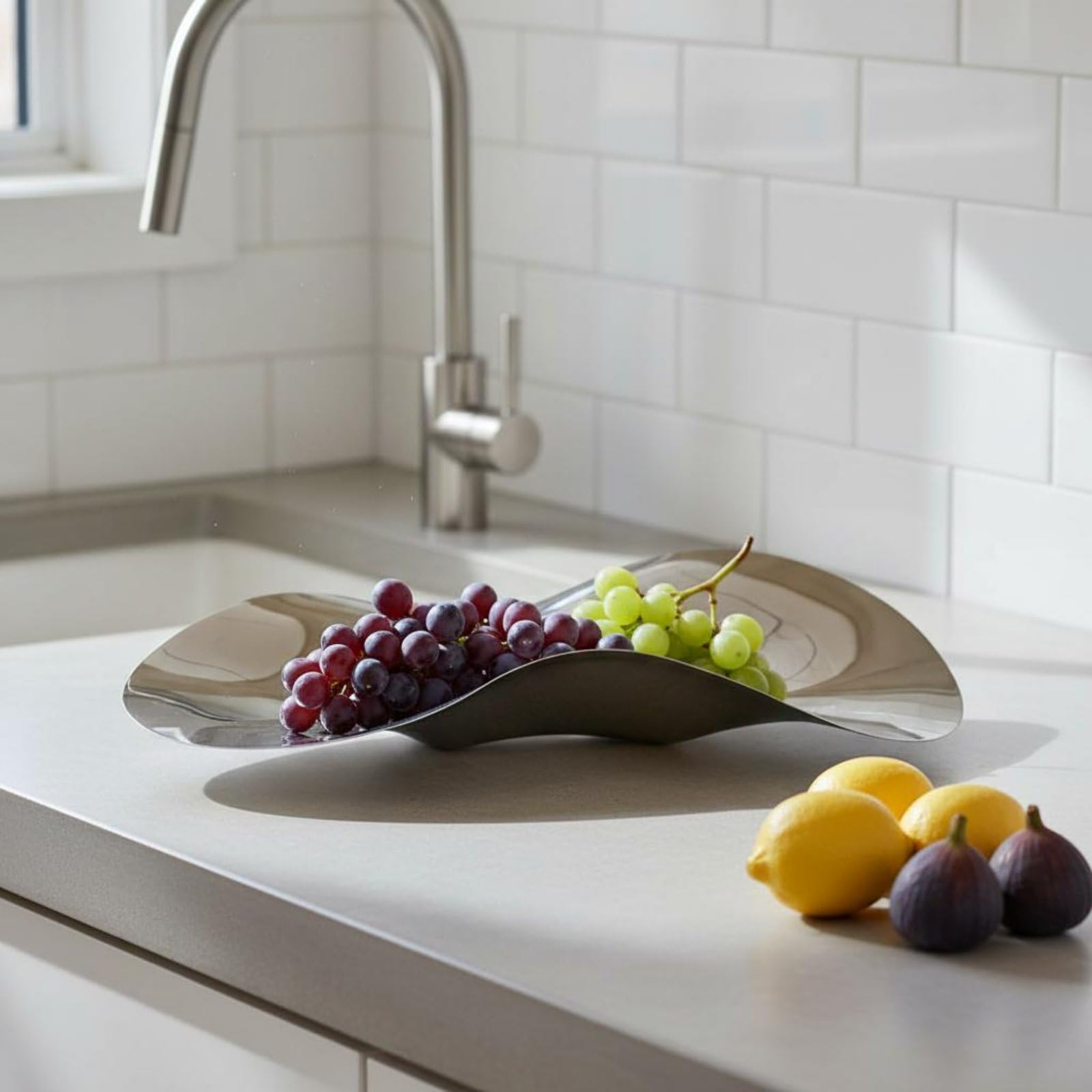 Portfrutta in Acciaio Inossidabile Finitura a Specchio Vassoio di Design Irregolare Stile Europeo Centrotavola per Sala da Pranzo